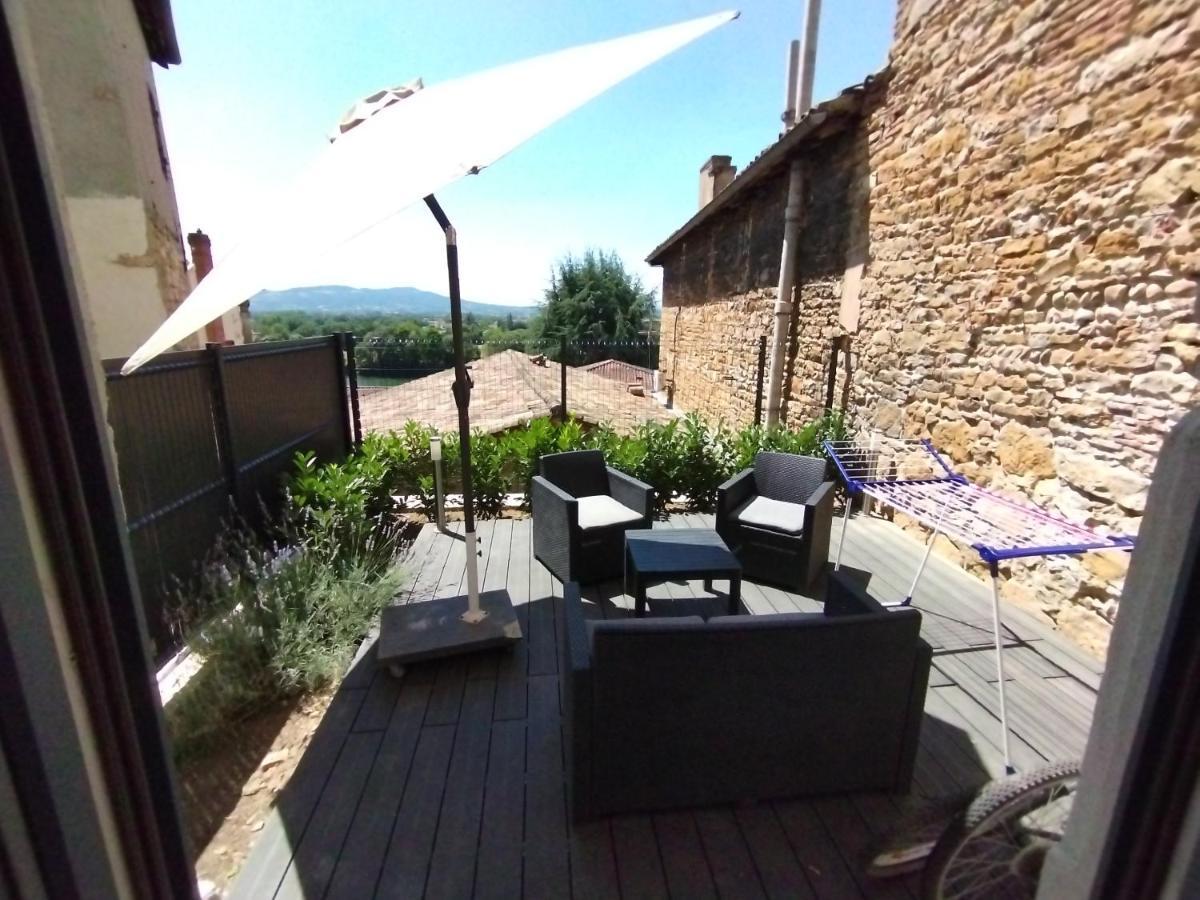 شقة Trevoux: Loft Ravissant Avec Terrasse المظهر الخارجي الصورة