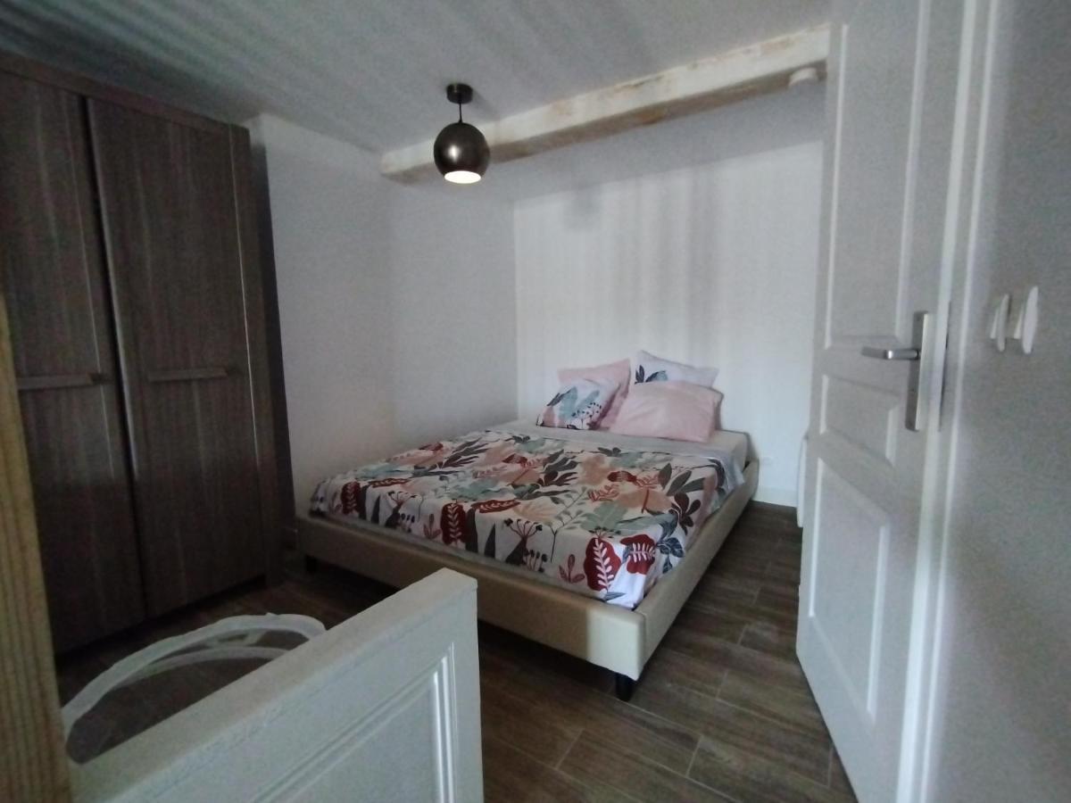 شقة Trevoux: Loft Ravissant Avec Terrasse المظهر الخارجي الصورة