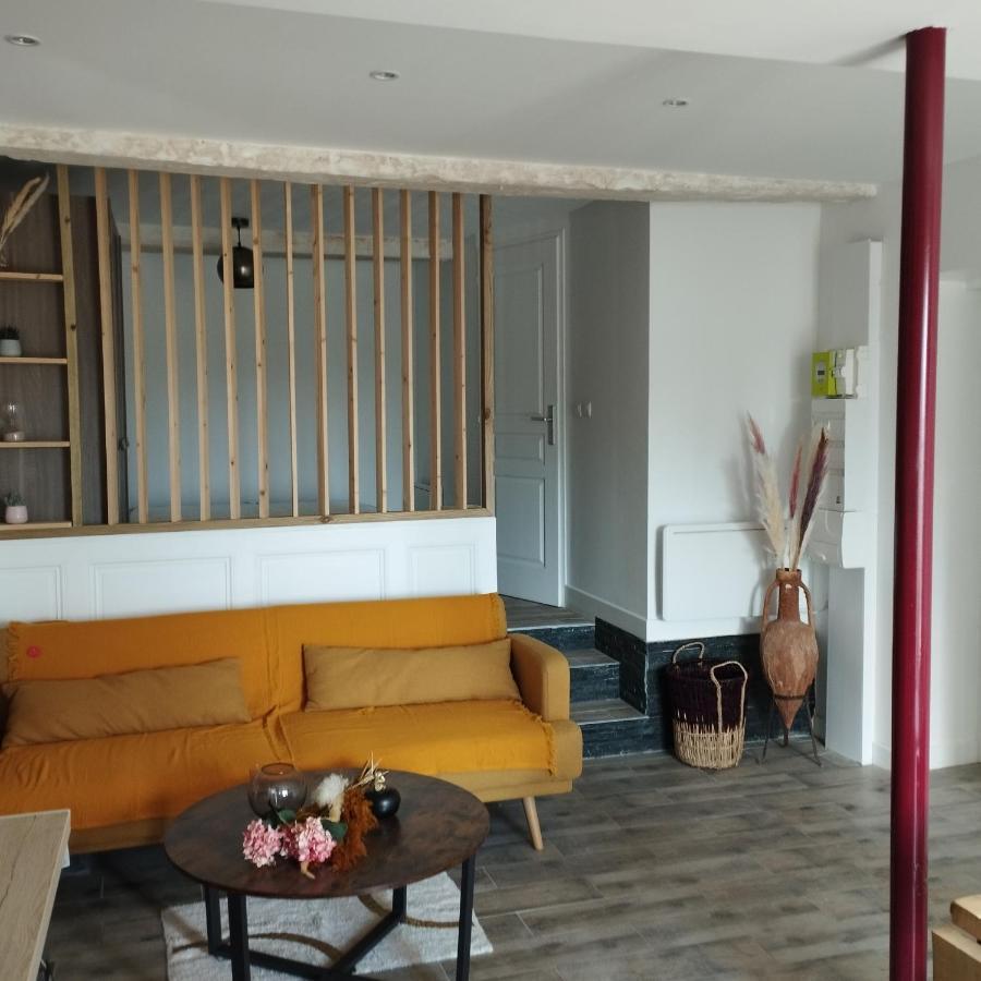 شقة Trevoux: Loft Ravissant Avec Terrasse المظهر الخارجي الصورة