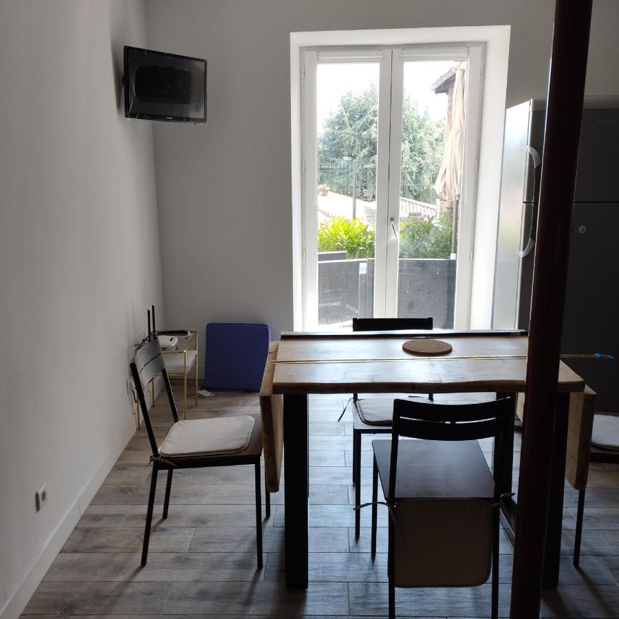 شقة Trevoux: Loft Ravissant Avec Terrasse المظهر الخارجي الصورة
